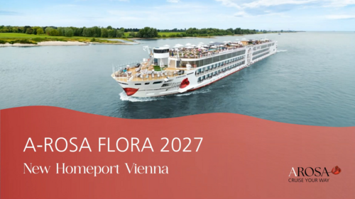 Flusskreuzfahrtschiff A-ROSA Flora fährt auf ruhigem Wasser mit bewölktem Himmel